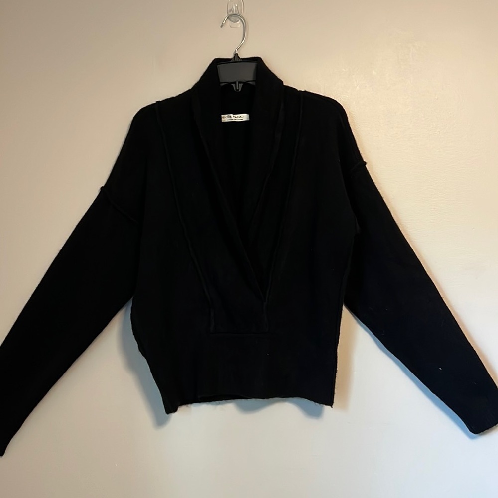 FREE PEOPLE BLACK DISTRESSED‎ SOFT DEEP V-NECK FAUX WRAP FRONT SWEATER SMALL